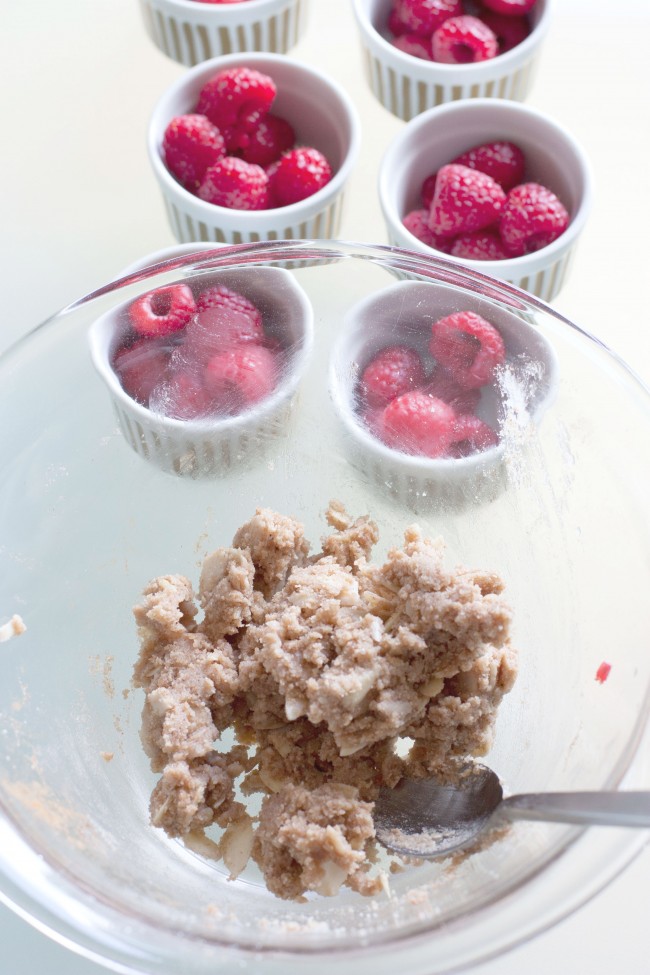 legendary-berry-crumble-recipe-healthy-eating-thesarahjohnson-3b