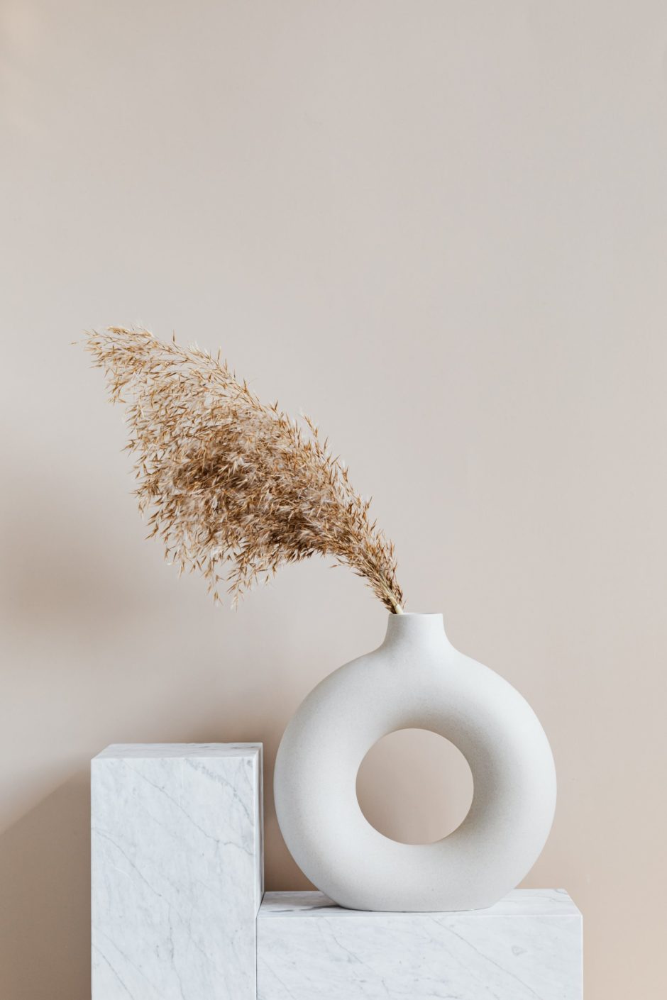 7 Dried Grass Decor Ideas for Any Interior Style
