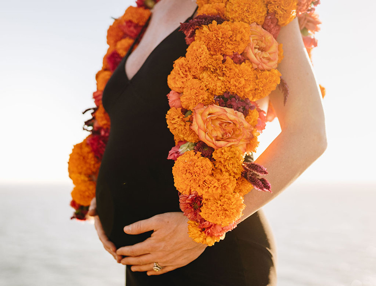 Best_Maternity_Photoshoot_5 pregnant woman holding belly and flower shawl