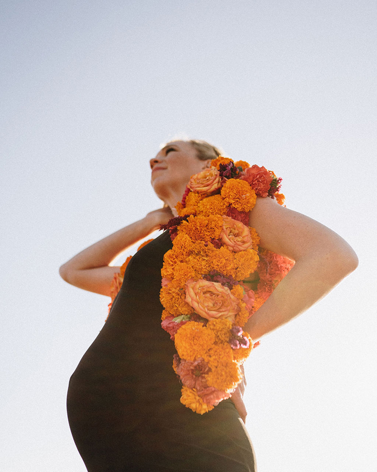 Best_Maternity_Photoshoot_6 pregnant woman with flower shawl