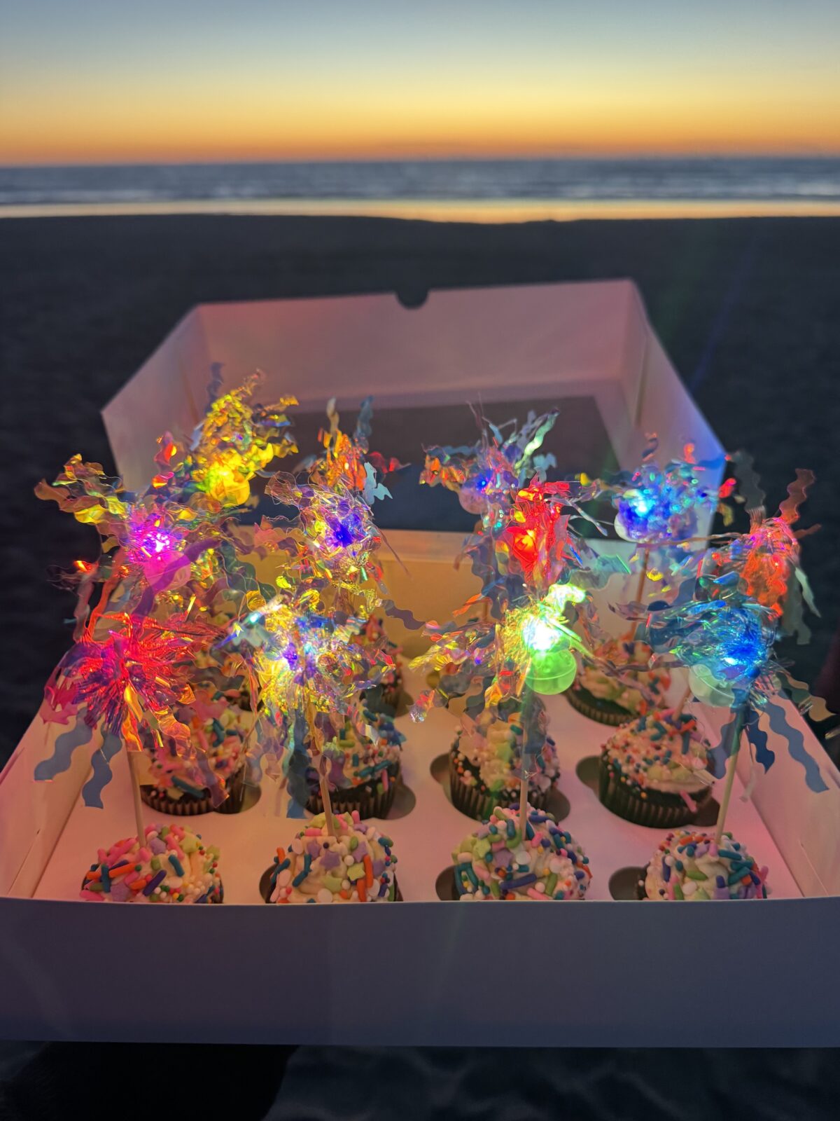 DIY glowing cupcake toppers