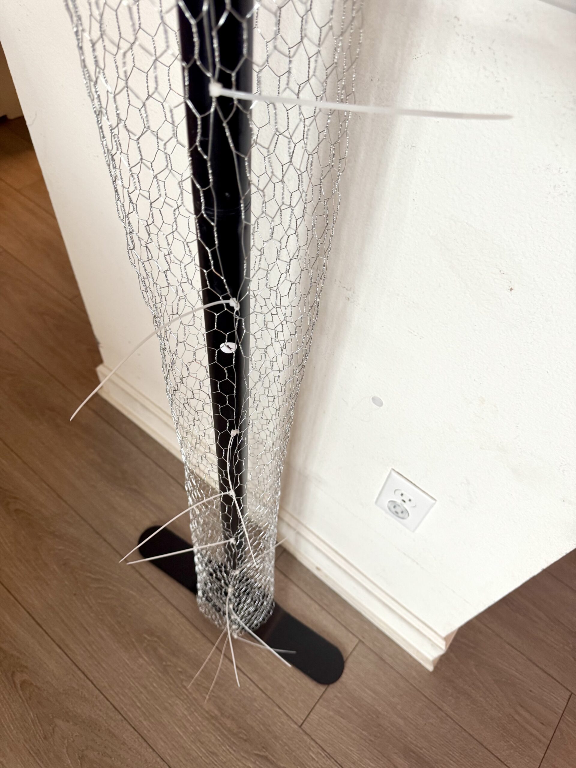 pillar diy with chicken wire